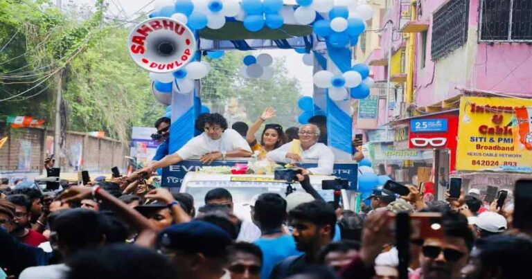 Tolly Actor Dev in Baranagar during the last round of election campaigning