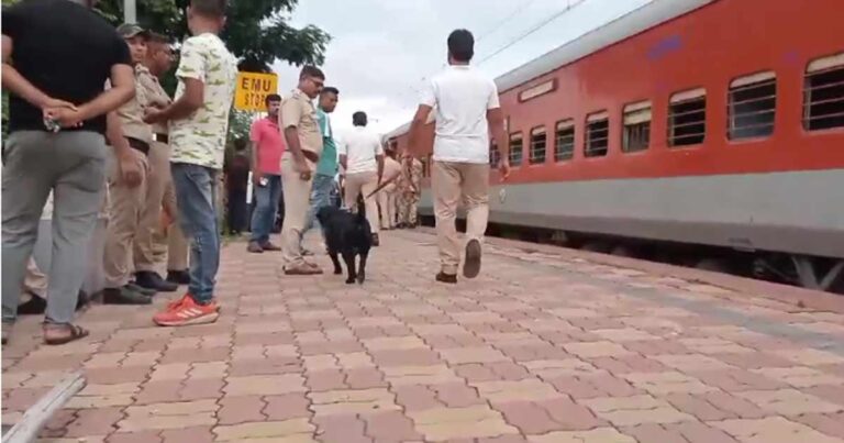 Bomb Scare on Kolkata- jammu Tawai Express at dakshineshwar