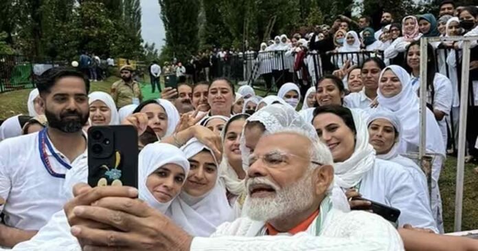 PM Modi In Srinagar At the Dal Lake on International Yoga Day