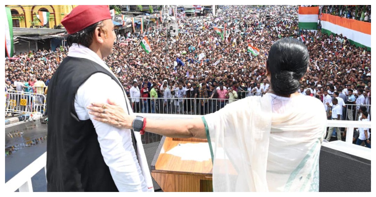 AKHILESH YADAV: দিল্লির সরকার বেশিদিন টিকবে না, মমতাকে পাশে নিয়ে অখিলেশ