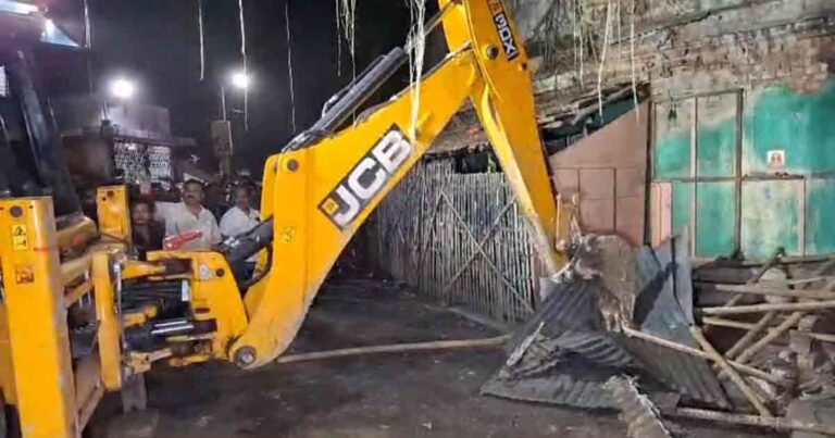 illegal-shops-were-razed-by-bulldozers-in-bhatpara-in-the-dark-of-night