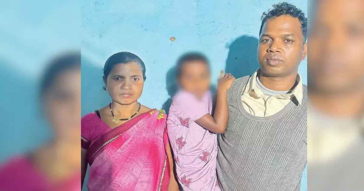 Naxal surrender: ১০০ টিরও বেশি খুনের ঘটনায় জড়িত, স্ত্রী-সন্তান সহ মোস্ট ওয়ান্টেড নকশাল নেতার আত্মসমর্পণ