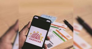 স্মার্টফোনে ‘Aadhaar’ অ্যাপ বাধ্যতামূলক করার প্রস্তুতি নিচ্ছে সরকার! কেন Apple-Google এর বিরোধিতা করছে