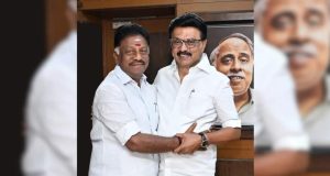 DMK-তে যোগ দিলেন পনিরসেলভম, তুঙ্গে তামিলনাড়ুর এআইএডিএমকে বিতর্ক