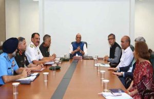 মধ্যপ্রাচ্যে যুদ্ধের আবহে তিন বাহিনীর প্রধানের সঙ্গে বৈঠকে প্রতিরক্ষা মন্ত্রী রাজনাথ সিং