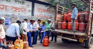 Middle East War impact on India LPG Prices: কেন বাড়ছে রান্নার গ্যাসের দাম? Why The War In Middle East Is Triggering LPG Prices In India