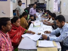 একই সময়ে দু’জায়গায় থাকা অসম্ভব, ক্ষোভ BLO-দের