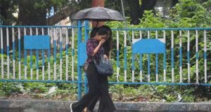 রাতভর বৃষ্টিতে মহানগরী সহ জেলায় স্বস্তি, পারদ নামল ৭ ডিগ্রি