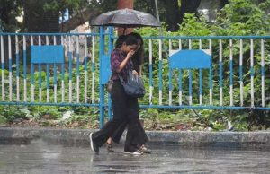 রাতভর বৃষ্টিতে মহানগরী সহ জেলায় স্বস্তি, পারদ নামল ৭ ডিগ্রি