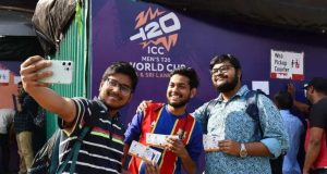 কলকাতায় আইপিএল উন্মাদনা: জয়ের প্রার্থনায় ভক্তদের কোয়ার্টার ফাইনাল