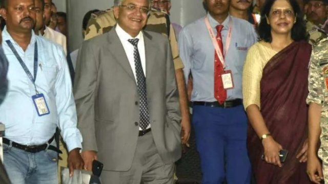 নির্বাচন কমিশনারকে স্বাগত জানালেন সিইও: নির্বাচনের জন্য সম্পূরক ভোটার তালিকা প্রকাশ করবে ইসি