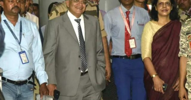 ভোটার তালিকা নিয়ে বড় আপডেট দিলেন সিইও, বিমানবন্দরে স্বাগত জানালেন সিইসিকে