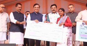 Assam Arunodoi Scheme: ৪০ লক্ষ মহিলার অ্যাকাউন্টে পৌঁছল ৯০০০ টাকা Assam Arunodoi Scheme: ৪০ লক্ষ মহিলার অ্যাকাউন্টে পৌঁছল ৯০০০ টাকা