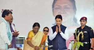 Protocol Row: দার্জিলিঙের ডি এম, শিলিগুড়ির সিপি-কে ডেপুটেশনে পাঠাতে চাইল কেন্দ্র Protocol Row: দার্জিলিঙের ডি এম, শিলিগুড়ির সিপি-কে ডেপুটেশনে পাঠাতে চাইল কেন্দ্র