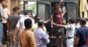 শশী পাঁজার বাড়িতে পাথর ছোড়ার ঘটনায় জালে আরও ৫, জোরদার তদন্তে পুলিশ শশী পাঁজার বাড়িতে পাথর ছোড়ার ঘটনায় জালে আরও ৫, জোরদার তদন্তে পুলিশ