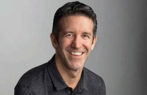 অ্যাপলের নতুন সিইও জন টার্নার