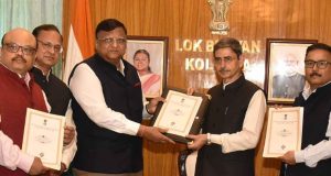 ‘নির্বাচনে আমাদের ভূমিকা শেষ’, রাজ্যপালের হাতে বিধায়কদের তালিকা হস্তান্তর করল নির্বাচন কমিশন