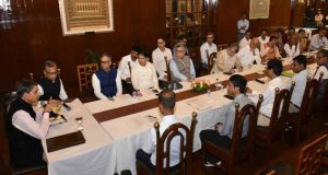 রাজ্যের উচ্চশিক্ষায় চরম অচলাবস্থা: উপাচার্যদের বৈঠকে গভীর উদ্বেগ প্রকাশ রাজ্যপাল রবির