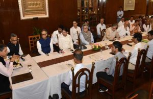 রাজ্যের উচ্চশিক্ষায় চরম অচলাবস্থা: উপাচার্যদের বৈঠকে গভীর উদ্বেগ প্রকাশ রাজ্যপাল রবির