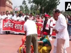 পার্লামেন্ট চত্বরে বিরোধীদের নাট্যাভিনয়ের মাধ্যমে প্রতিবাদ ! যোগ দিলেন রাহুল গান্ধী