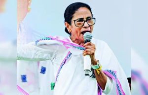 তৃণমূলের মর্যাদা রক্ষা নিয়ে নির্বাচন কমিশনকে তোপ মমতার