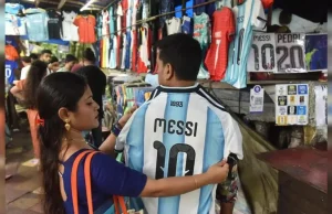 ফুটবল জ্বরে কাঁপছে কলকাতা, রেকর্ড বিক্রি লিওনেল মেসির জার্সির