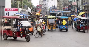 শহরের প্রধান সড়কে টোটো চলাচল নিয়ন্ত্রণে কড়াকড়ি রাজ্য সরকারের