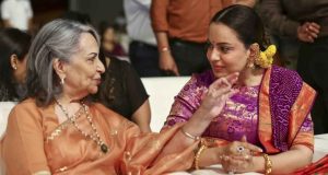 “হিন্দু-মুসলিম মানসিকতা থেকে বেরিয়ে আসুন”, ‘বন্দে মাতরম’ নিয়ে শর্মিলা ঠাকুরের মন্তব্যের তীব্র সমালোচনা করলেন কঙ্গনা রানাউত