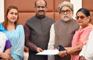 গতকাল সুপ্রিম কোর্ট, আজ ওম বিড়লা ২০ জন বিদ্রোহী টিএমসি সাংসদকে নোটিশ জারি করে ৭ দিনের মধ্যে জবাব চাইলেন