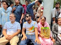 পেলেট গানের ঘটনায় এফআইআর-এর দাবিতে থানার বাইরে অবস্থান ধর্মঘটে রাহুল গান্ধী