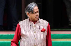 বাধ্যতামূলকভাবে ‘বন্দে মাতরম’ গাওয়া নিয়ে শশী থারুর উদ্বেগ প্রকাশ করে বলেছেন, এর পরিণতি উল্টোও হতে পারে