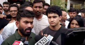 স্থানীয়দের প্রতিবাদে সভাস্থল ছেড়ে যেতে হল অভিজিৎ দীপকে ও তাঁর দলবলকে