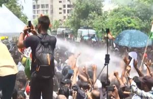 জেপিএসসি বিক্ষোভ: জলকামান চালু হতেই নাচতে শুরু করল বিক্ষোভকারী ছাত্রছাত্রীরা