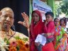 ভোটের আগে যোগী সরকারের বাম্বার ঘোষণা! ১ লক্ষ টাকা করে পাবেন উত্তর প্রদেশের মহিলারা
