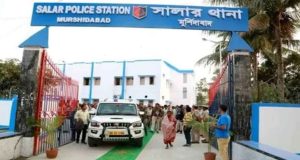 মুর্শিদাবাদে জুয়ার আড্ডায় পুলিশের অভিযানে বোমা হামলা, এএসআই আহত