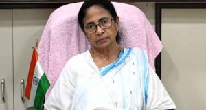 কমিশনের আদেশের পরই সক্রিয় মমতা বন্দ্যোপাধ্যায়, মধ্যরাতেই দলের নাম ও প্রতীক পাঠিয়ে দেন