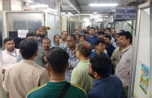 সহকর্মীর গ্রেফতারিতে কর্মবিরতির হুঁশিয়ারি পুরসভার ইঞ্জিনিয়ারদের