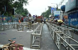 যাদবপুরে যান চলাচল নিয়ন্ত্রণ, পাঁচটির মধ্যে চারটি গেট বন্ধ রাখবে বিশ্ববিদ্যালয়