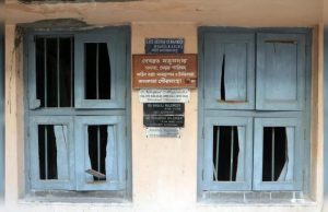 দক্ষিণ কলকাতার সাতটি ওয়ার্ডে তৃণমূল ও সিপিএম কার্যালয়ে নজিরবিহীন হামলা