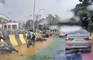 চিংড়িহাটা ফ্লাইওভারের রং নিয়ে বিতর্ক, বাইক দুর্ঘটনা ঘিরে উঠছে প্রশ্ন